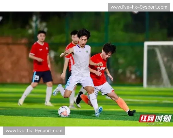 西雅图之梦vs铁锤帮情怀：一场跨越太平洋的绿茵对话